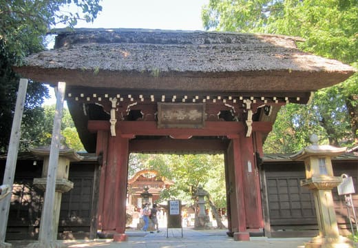 The thatched Sanmon gate of Jindaiji Temple in Chofu framing the temple grounds