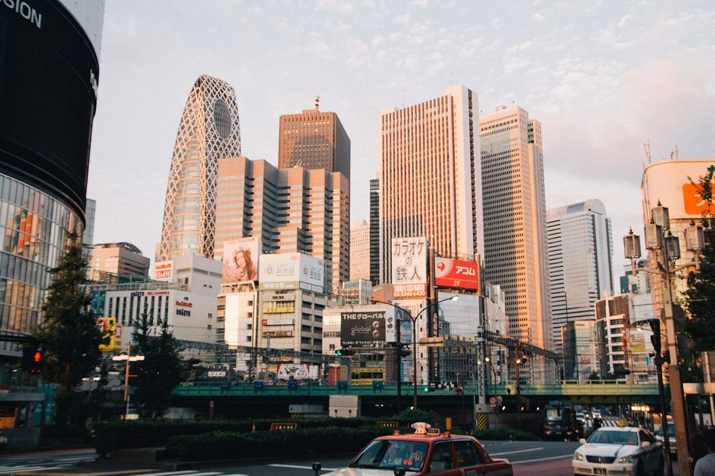 Nishi-Shinjuku hotel and office towers including the Cocoon Tower above the west exit