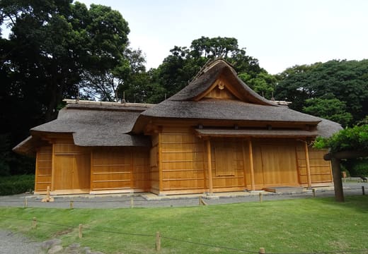 Thatched Taka-no-Ochaya falconry tea house on the lawns of Hamarikyu Gardens