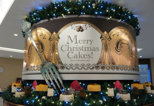 Christmas cake display decorated with wreaths at the Isetan Shinjuku depachika