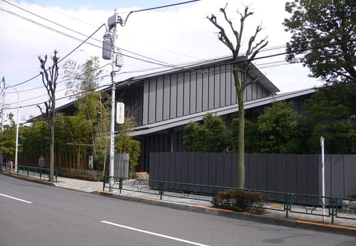 Low tiled roof of Kengo Kuma's Nezu Museum building seen from Minami-Aoyama street