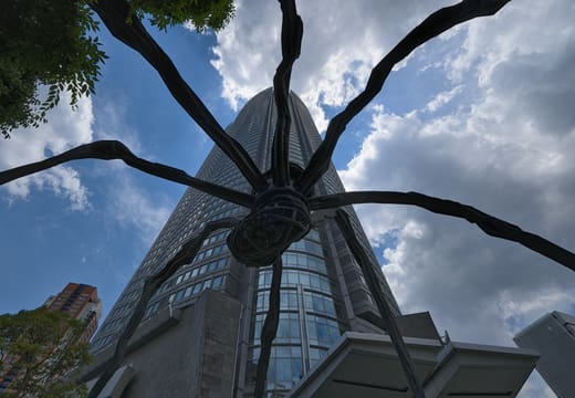 Louise Bourgeois spider sculpture Maman beneath Roppongi Hills Mori Tower