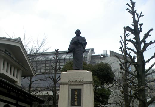 Bronze statue of Oishi Yoshio, leader of the 47 Ronin, in the grounds of Sengakuji