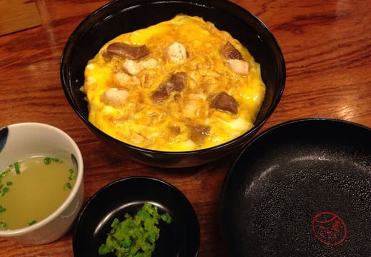 Tamahide's original oyakodon of chicken and soft egg with pickles and clear soup, Ningyocho