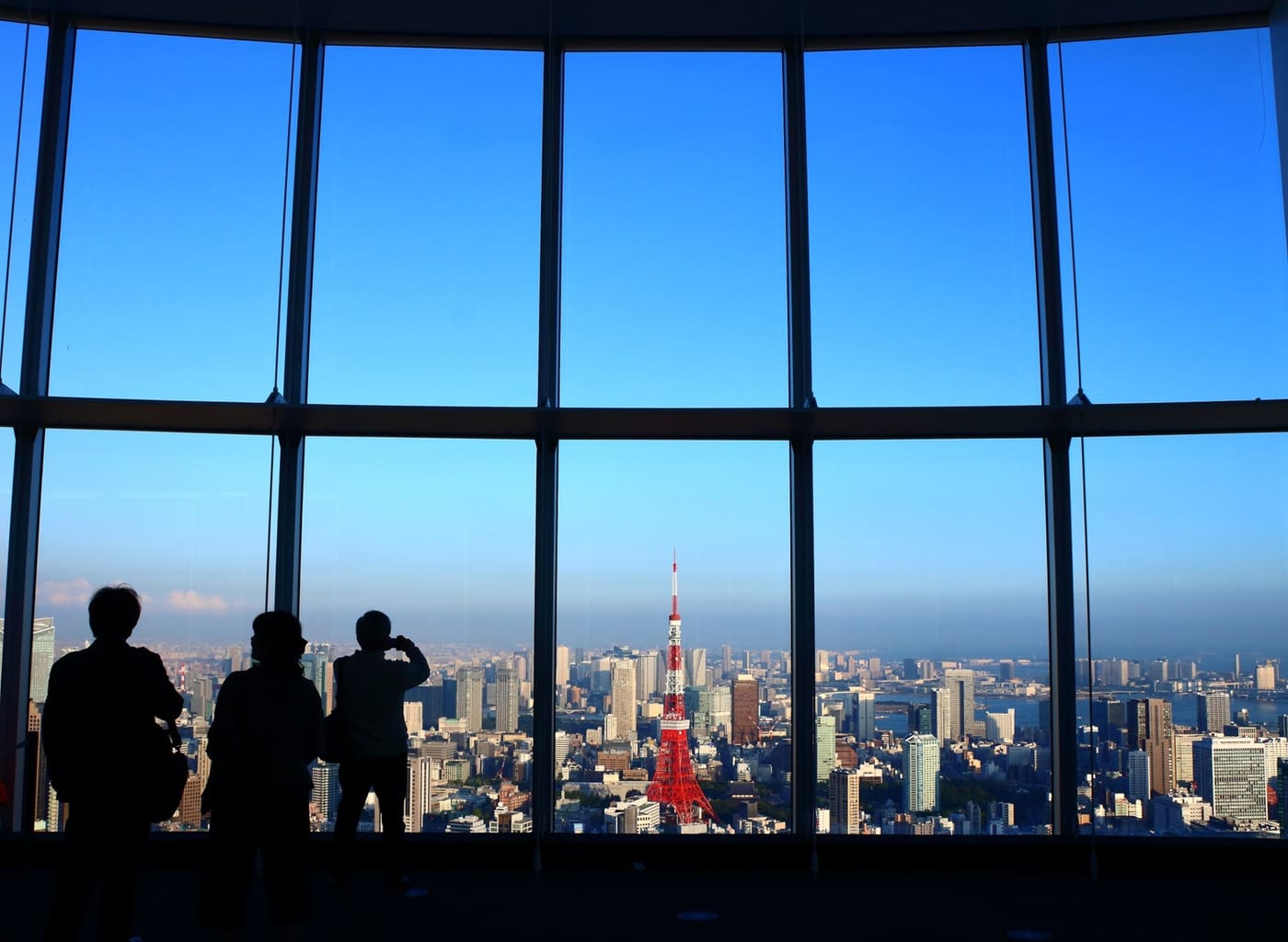 Tokyo Tower seen from the Tokyo City View deck of Roppongi Hills Mori Tower